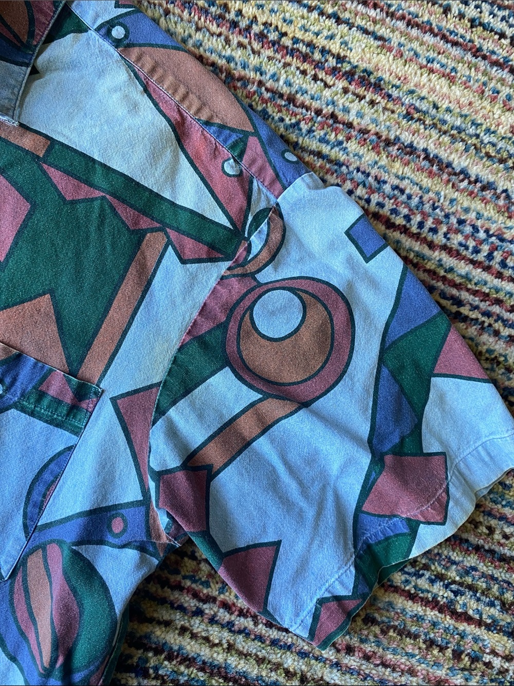 ⚡️Vintage geometric print chambray shirt - Picture 4 of 10